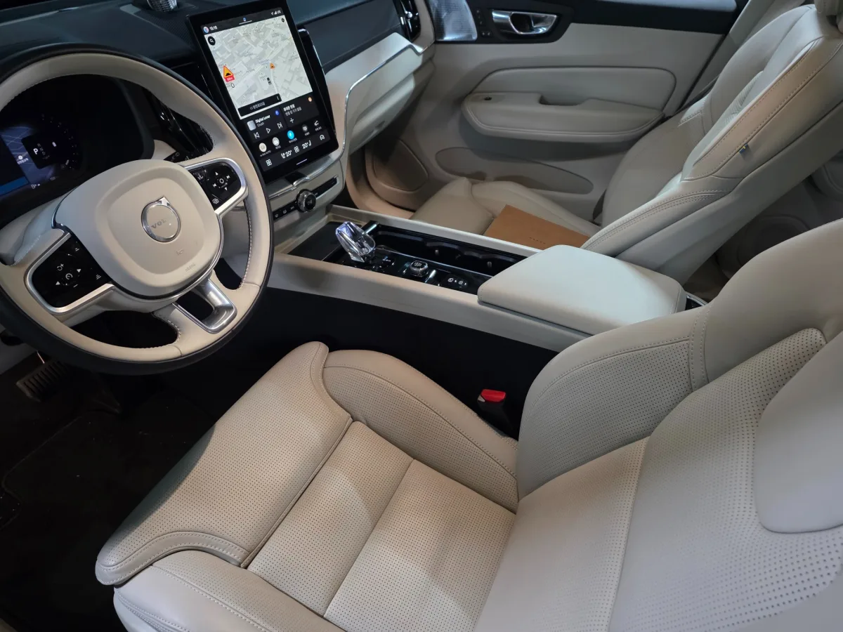 Volvo XC60 interior detail