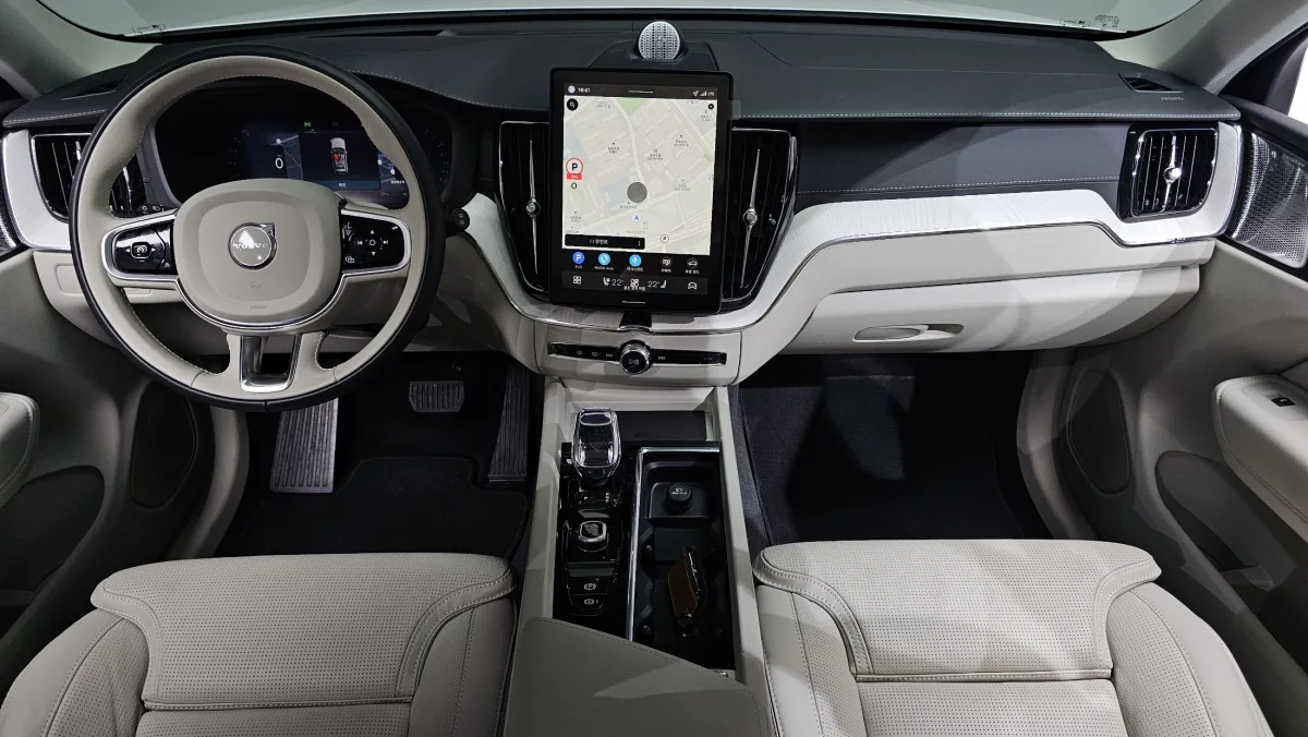 Volvo XC60 interior detail