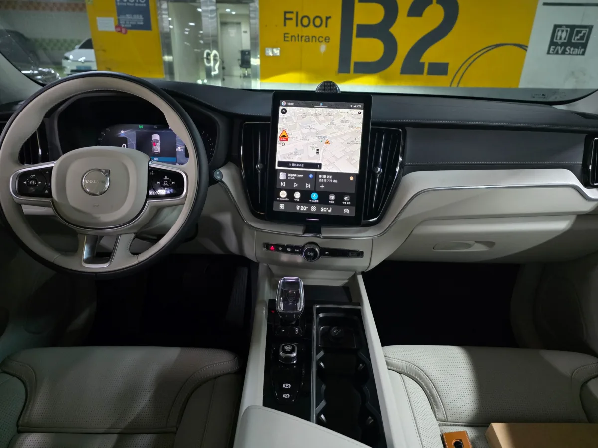 Volvo XC60 interior detail