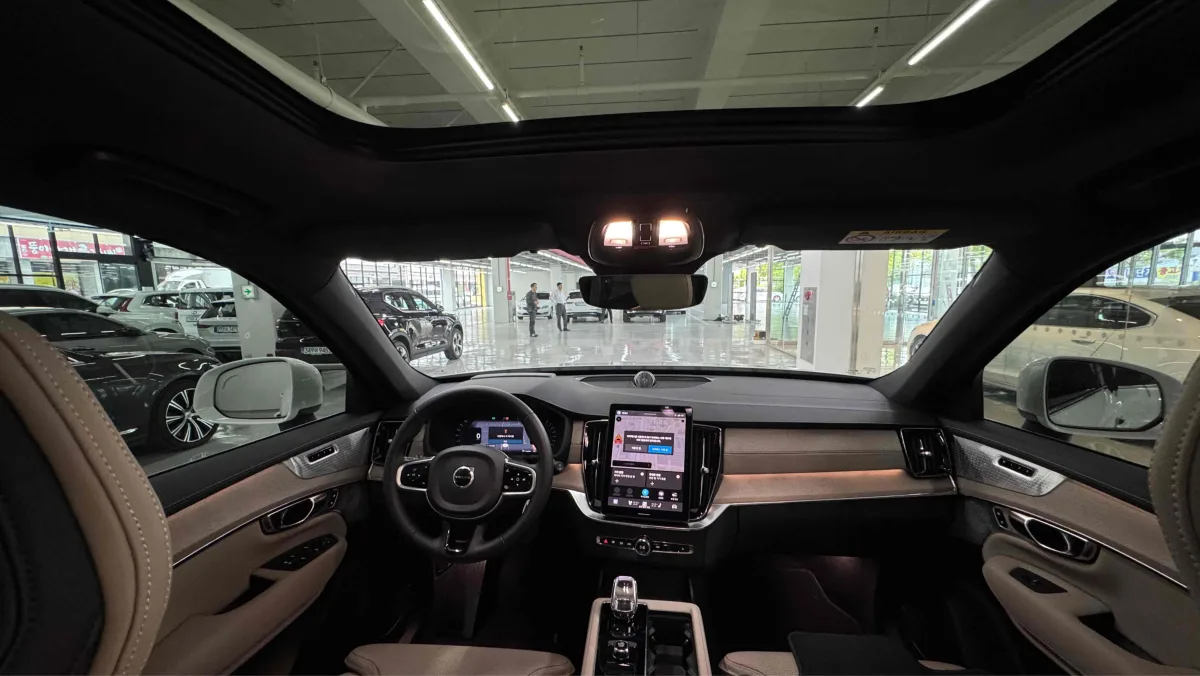 Volvo XC90 interior detail